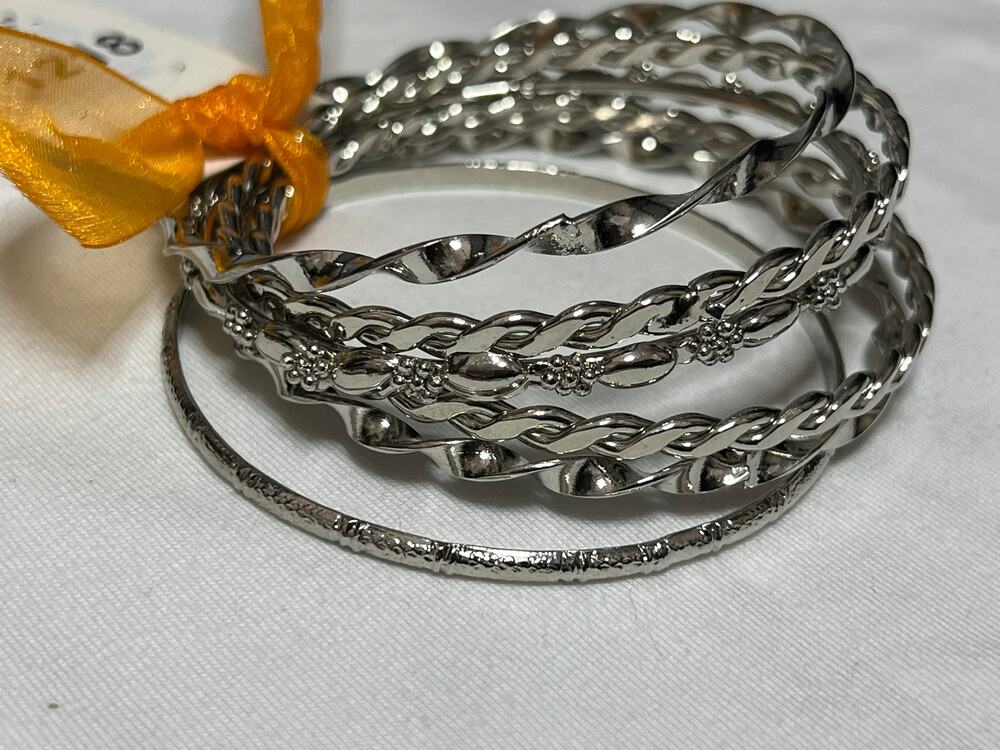 Made in India Women's Silver Tone Bangle Bracelet Set NWT